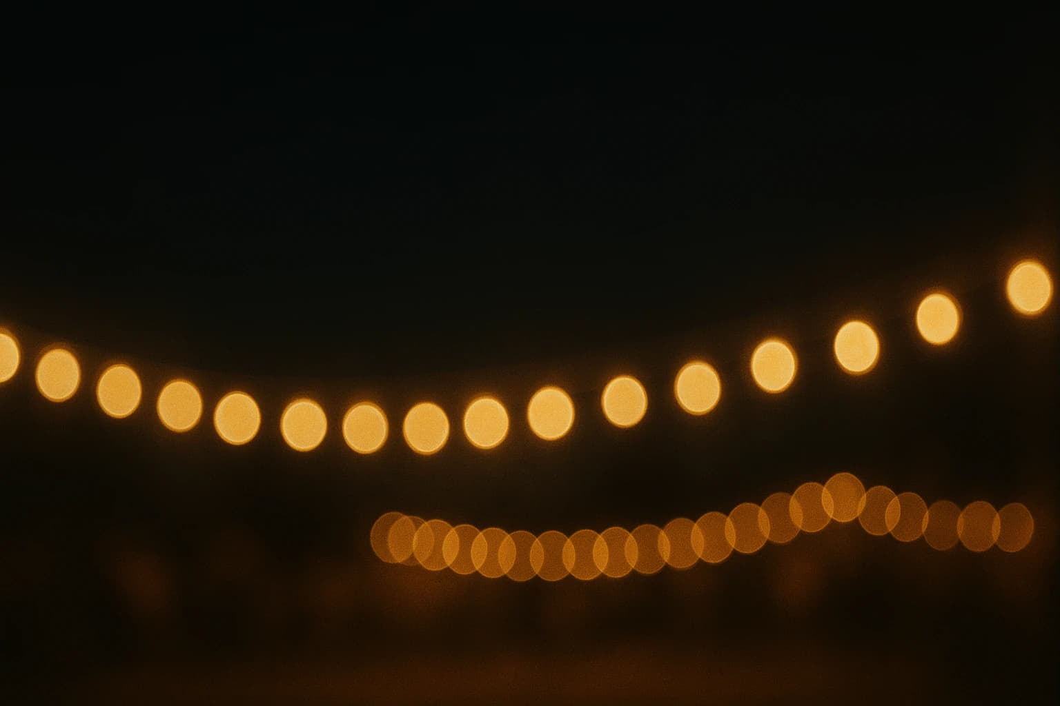 Soft warm bokeh light, out of focus and quiet